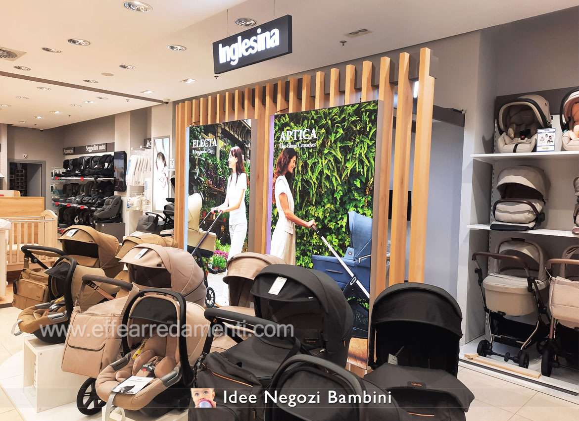 Arredamento negozio prima infanzia con area passeggini Arredamento negozio prima infanzia con area passeggini